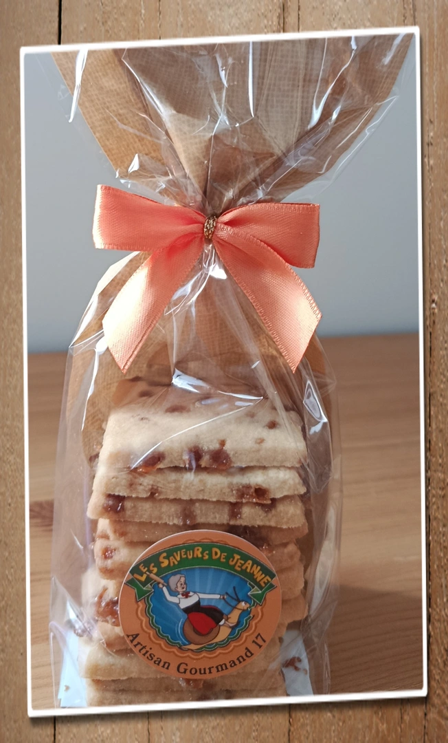 Sablés aux éclats de caramel et à la fleur de sel, confectionnés à la main