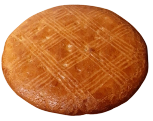 Galette moelleuse aux dés d'angélique confite typique de Charente-Maritime, confectionnée à la main