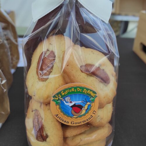 Sablés croquants alliant éclats de noix de pécan française, arôme caramel et fleur de sel, confectionnés à la main